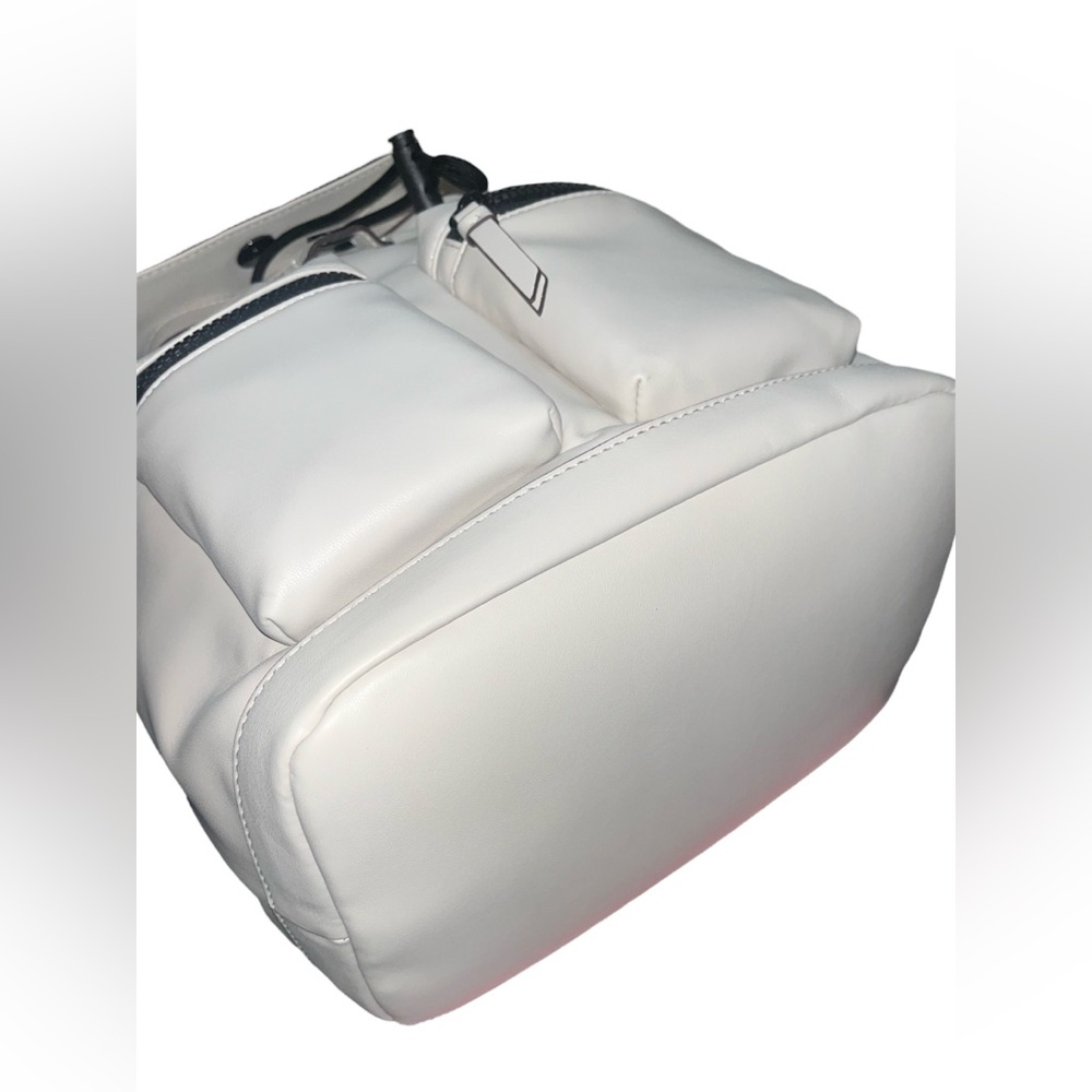 DKNY DAMIAN Drawstring snap closure BACKPACK in Pearl/Off white🔥 NWT - Picture 10 of 12